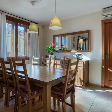 Apartamento 150 M Playa Tossa Apartment *